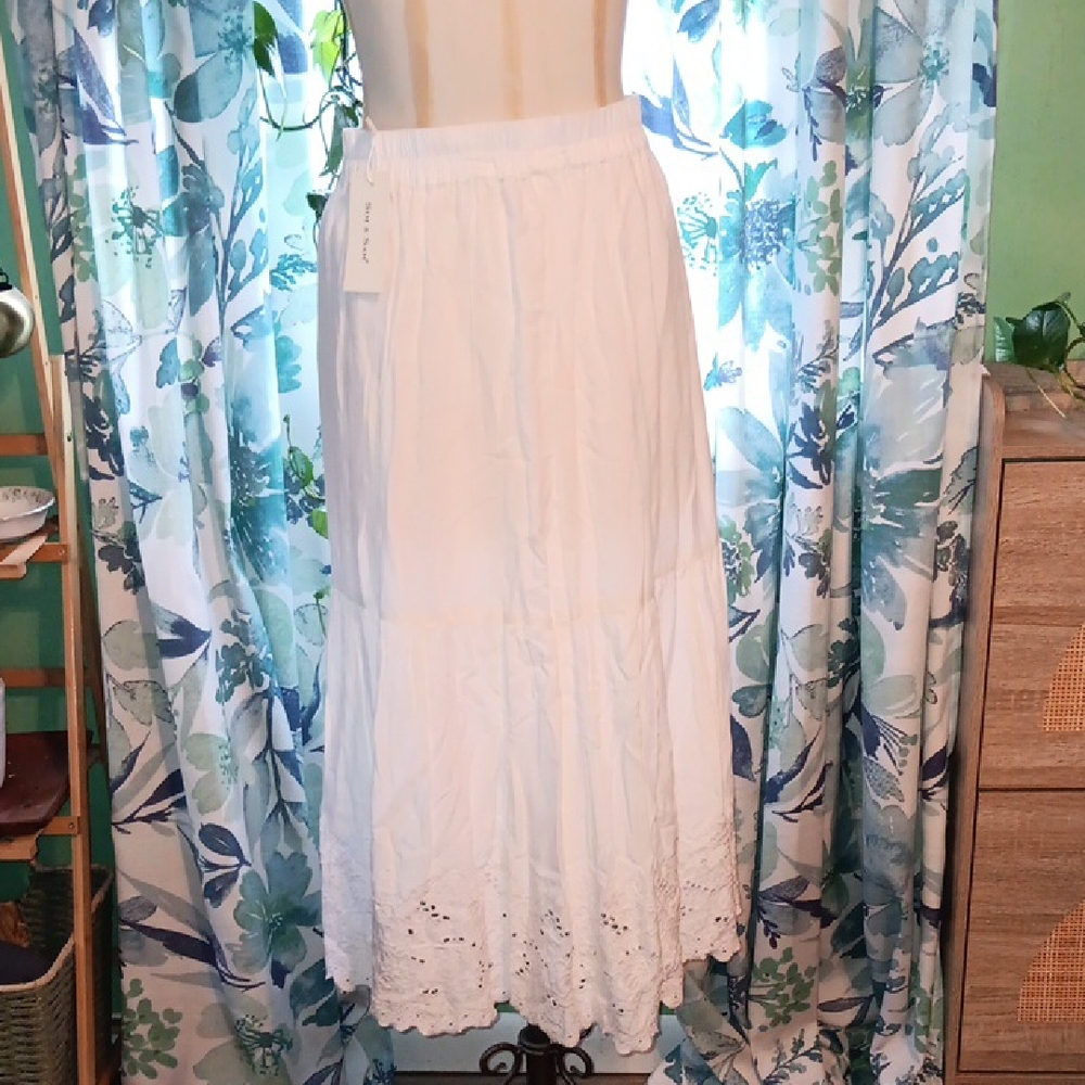 Elegant White A-Line Skirt